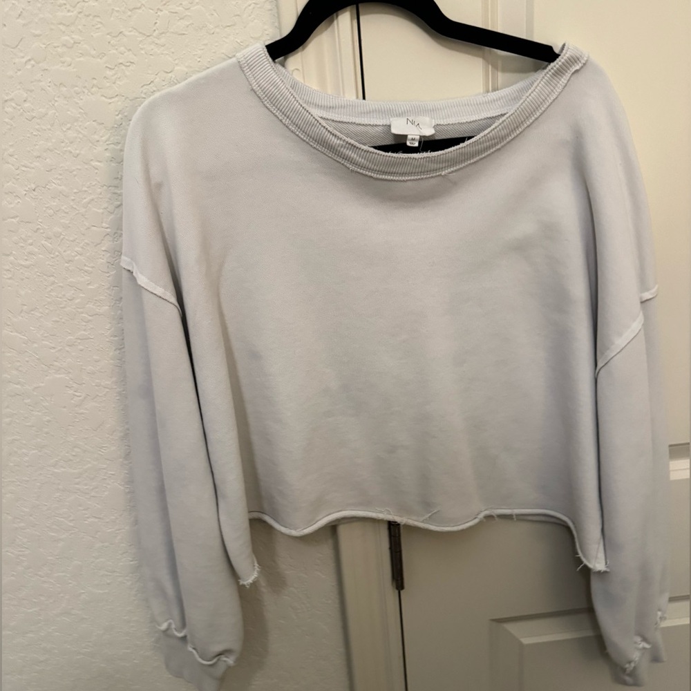 Low neck white cropped sweater perfect to pair with jeans